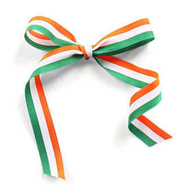 在国旗的颜色的缎带蝴蝶结图片