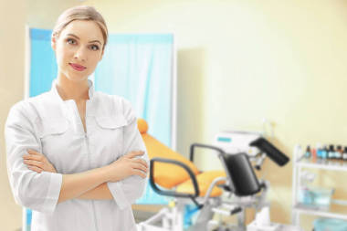 年輕漂亮的女醫(yī)生