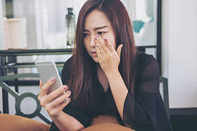 伤心的女人图片