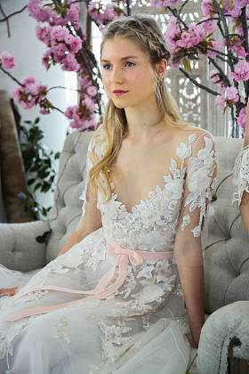 玛切萨礼服时装新娘演示文稿