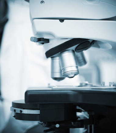 显微镜特写，蓝色色调的图像图片