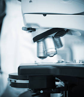 显微镜特写，蓝色色调的图像图片