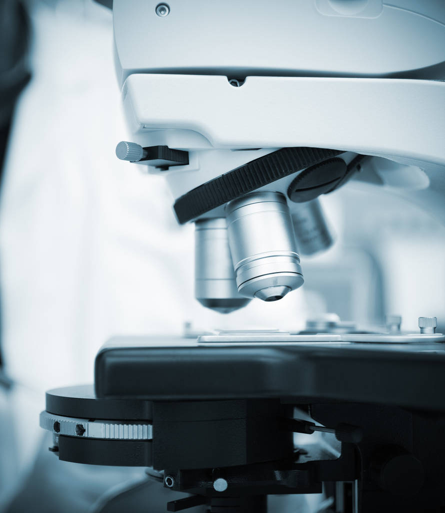 显微镜特写，蓝色色调的图像图片