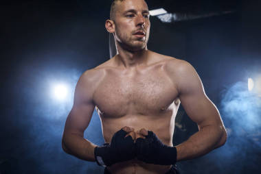 英俊的年轻跆拳道图片