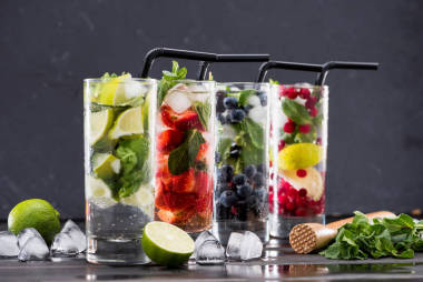 不同的新鮮檸檬水圖片