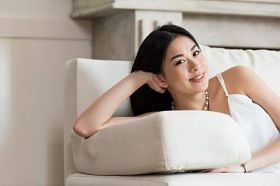 美丽的年轻女子