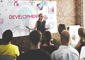 工作的商务人士图片