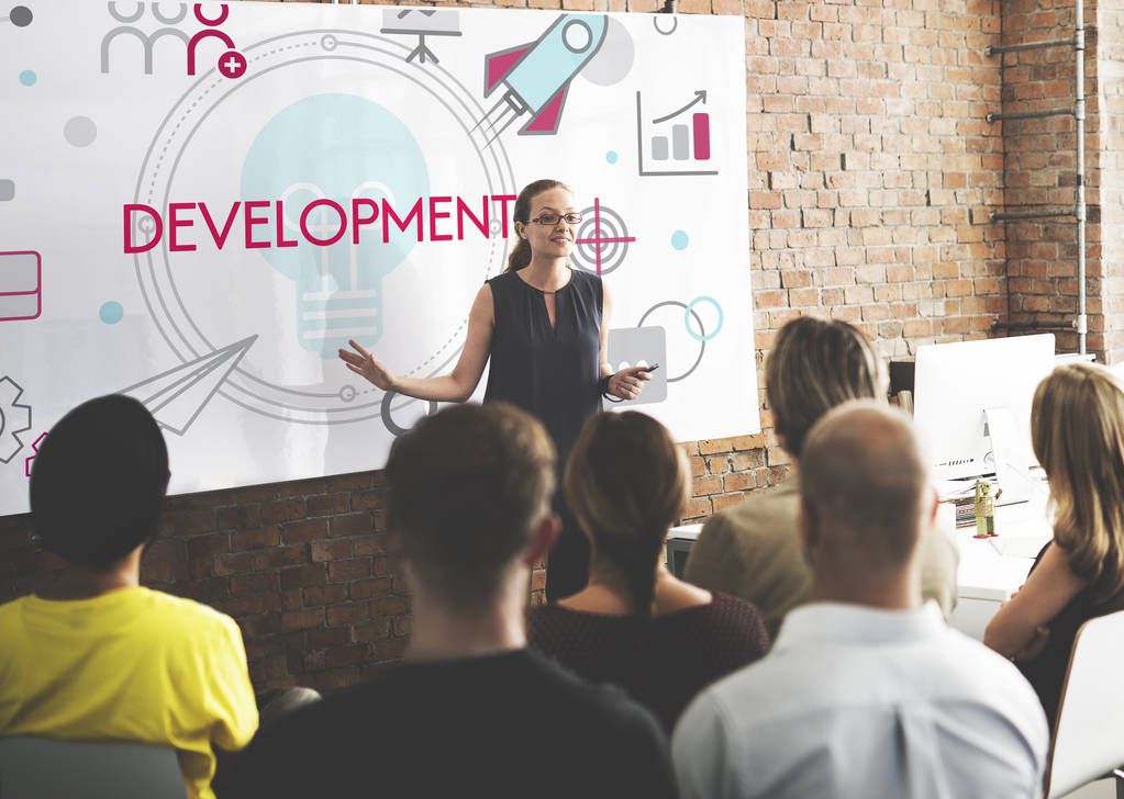 工作的商务人士图片