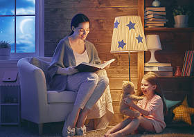 家庭阅读的就寝时间.图片