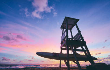 在熱帶海灘日落