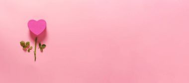 心形盒子和樹葉圖片