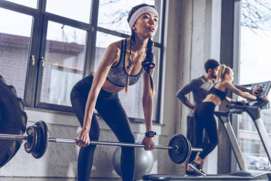 女運動員舉杠鈴圖片