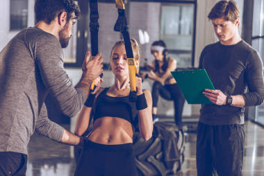 trx 設(shè)備嬉戲的女人