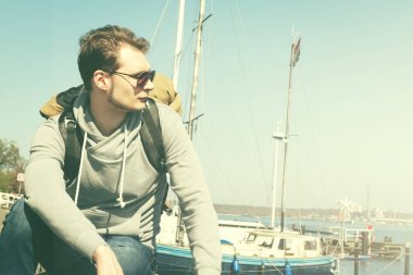 旅行或度假的概念特寫旅行者向前看旅