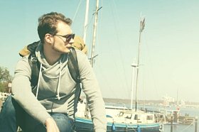 旅行或度假的概念特写旅行者向前看旅