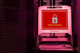 在监视器屏幕上勒索攻击警报图片