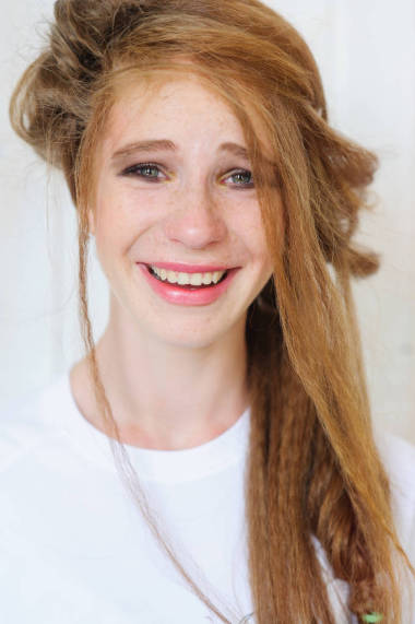 年輕女人哭的幸福圖片