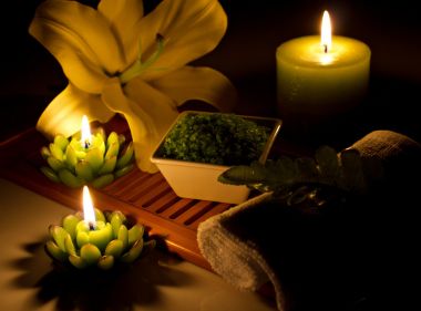 spa 静物与蜡烛、 化妆品、 鲜花