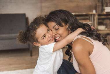 母親與女兒花時(shí)間