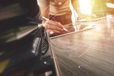 与移动电话和数字平板电脑和笔记本电脑的创造性工作