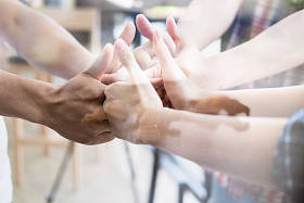 成功的有动力的年轻创业者