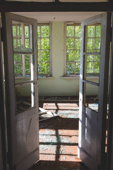 被毀壞的建筑物的內(nèi)部。被遺棄的氣氛