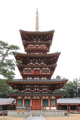 在奈良，日本西部药师塔吉