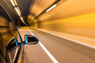 汽車駕駛與隧道運(yùn)動(dòng)模糊