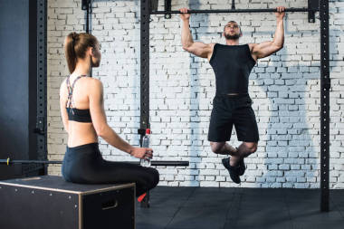 運(yùn)動(dòng)員做拉