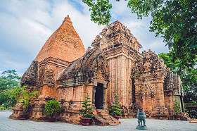 在芽庄的老砖占婆塔,图片