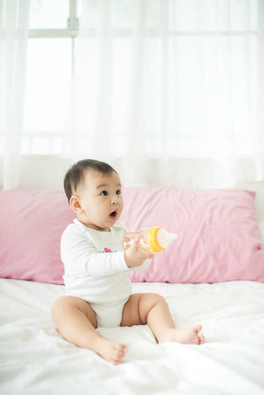 宝贝女孩控股牛奶图片