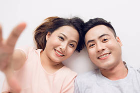 亚洲的年轻夫妇
