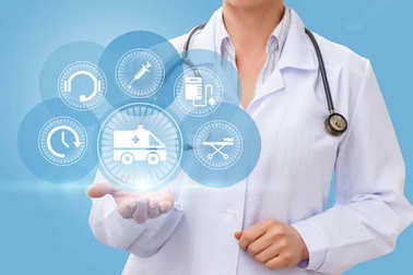 醫(yī)生顯示救護車的圖標(biāo).照片