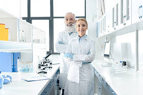 白大褂在实验室里的科学家