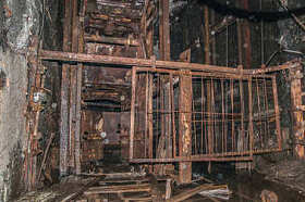 老废弃矿山.图片