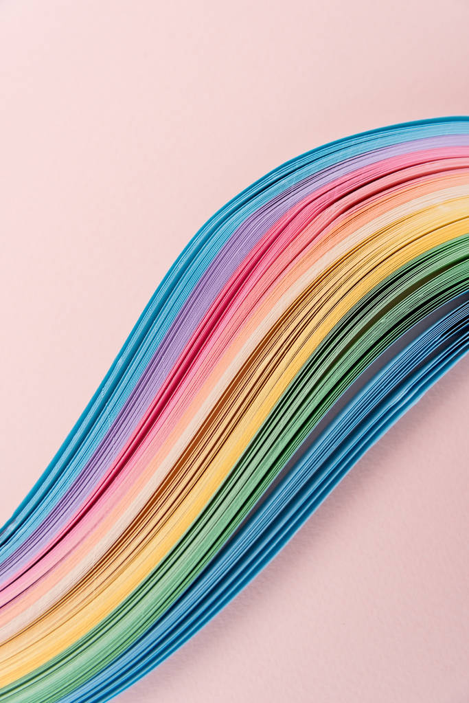 以彩虹为颜色的纸条作为五颜六色的背景 以彩虹为颜色的纸条作为五颜六色的背景