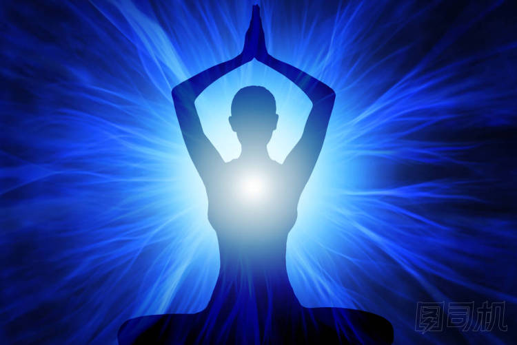 在瑜伽體式和冥想的人體輪廓圖片