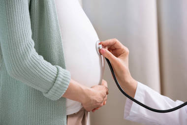 醫(yī)生聽力孕婦的肚子里圖片