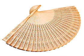 孤立在白色木制风扇图片