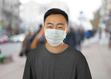 口罩的年轻人 图片