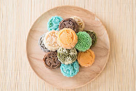 新鲜的月饼图片