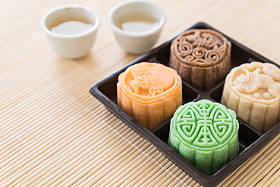 新鲜的月饼照片