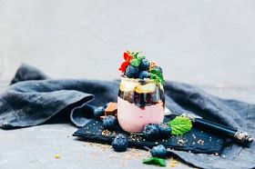 各式各样的奶油美食草莓甜点照片