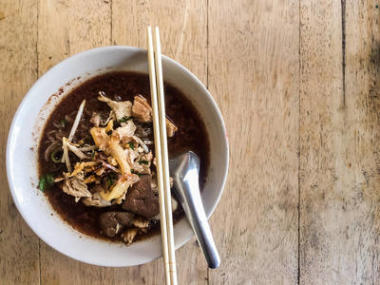 面條是用來(lái)做線和豬肉的。亞洲