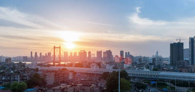 武漢鸚鵡灘長江大橋在日落