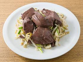 搅拌凝固的猪血炒豆芽图片