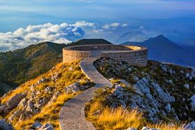 在日落时-黑山 Lovcen 山国家公园