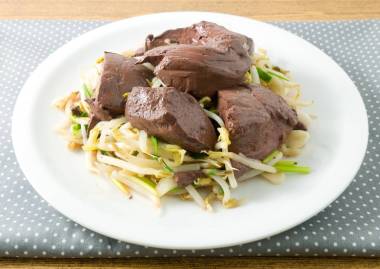 攪拌炒豆芽豬肉血布