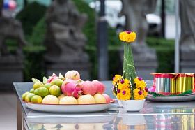 Sacrificial food is offered, offered to the Guardian spirit of China