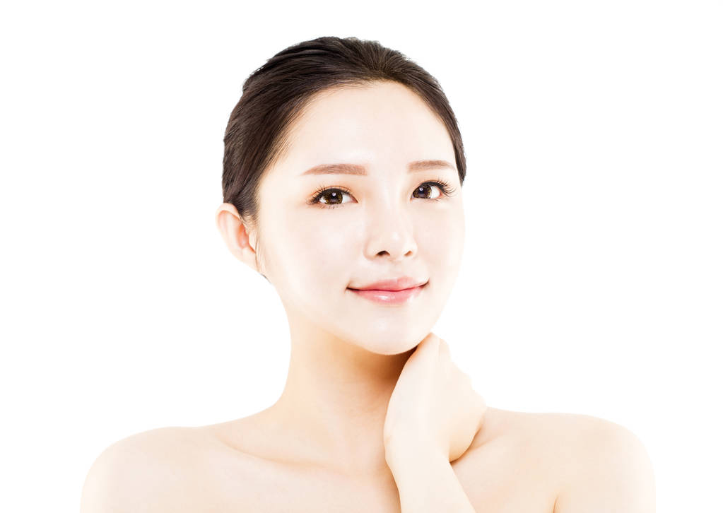 特写年轻美丽的女人脸上白色孤立